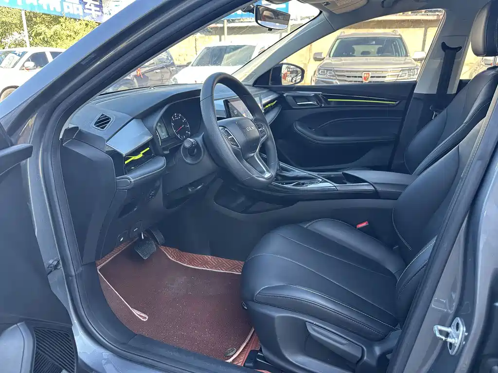 Roewe i5 1.5L CVT Black Gold Edition, фото 4