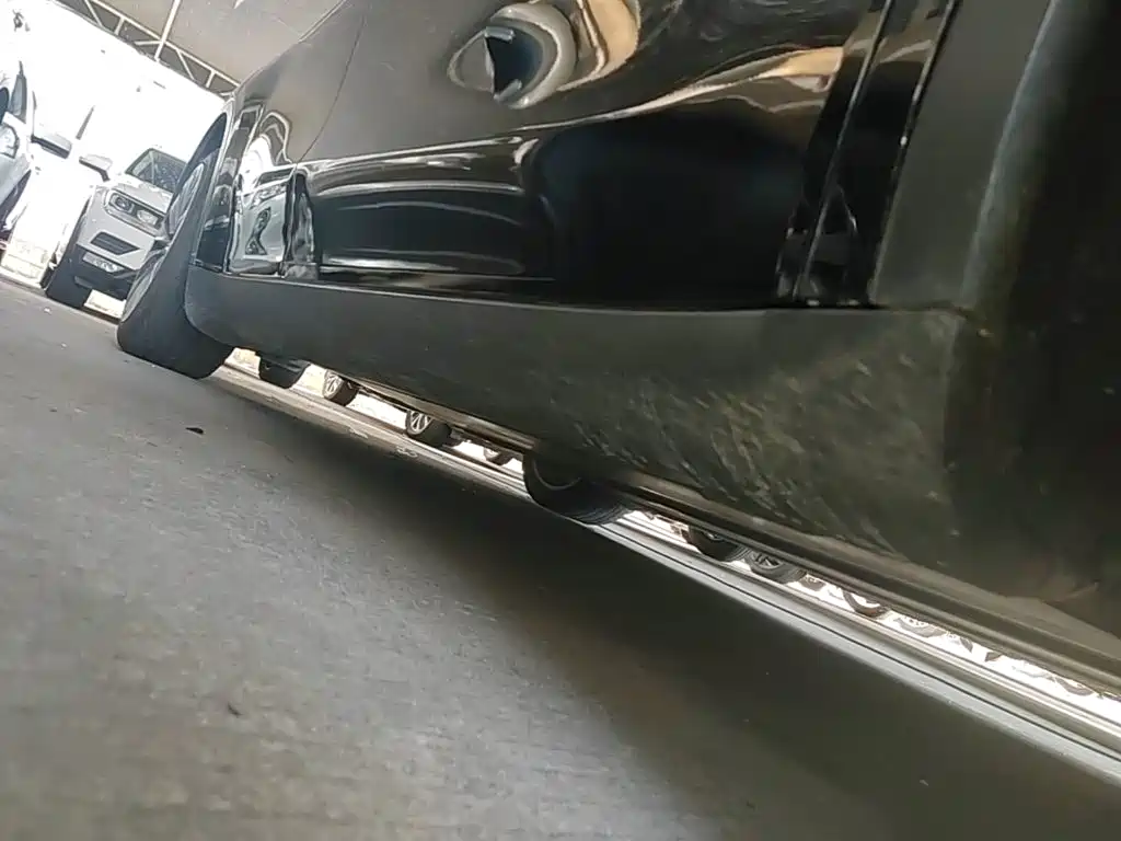 Tesla Model Y — миниатюра 21