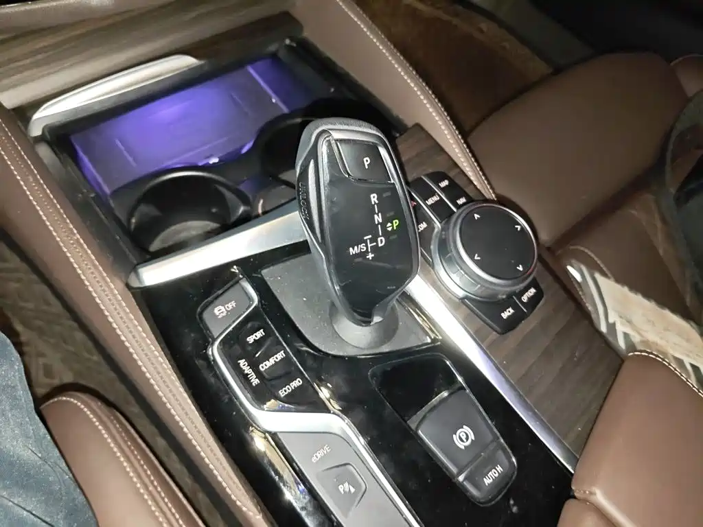 BMW 5 Series New Energy — миниатюра 15