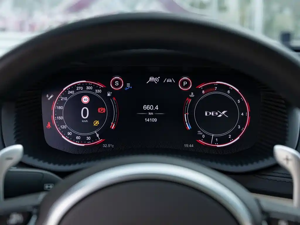 Aston Martin DBX — миниатюра 13