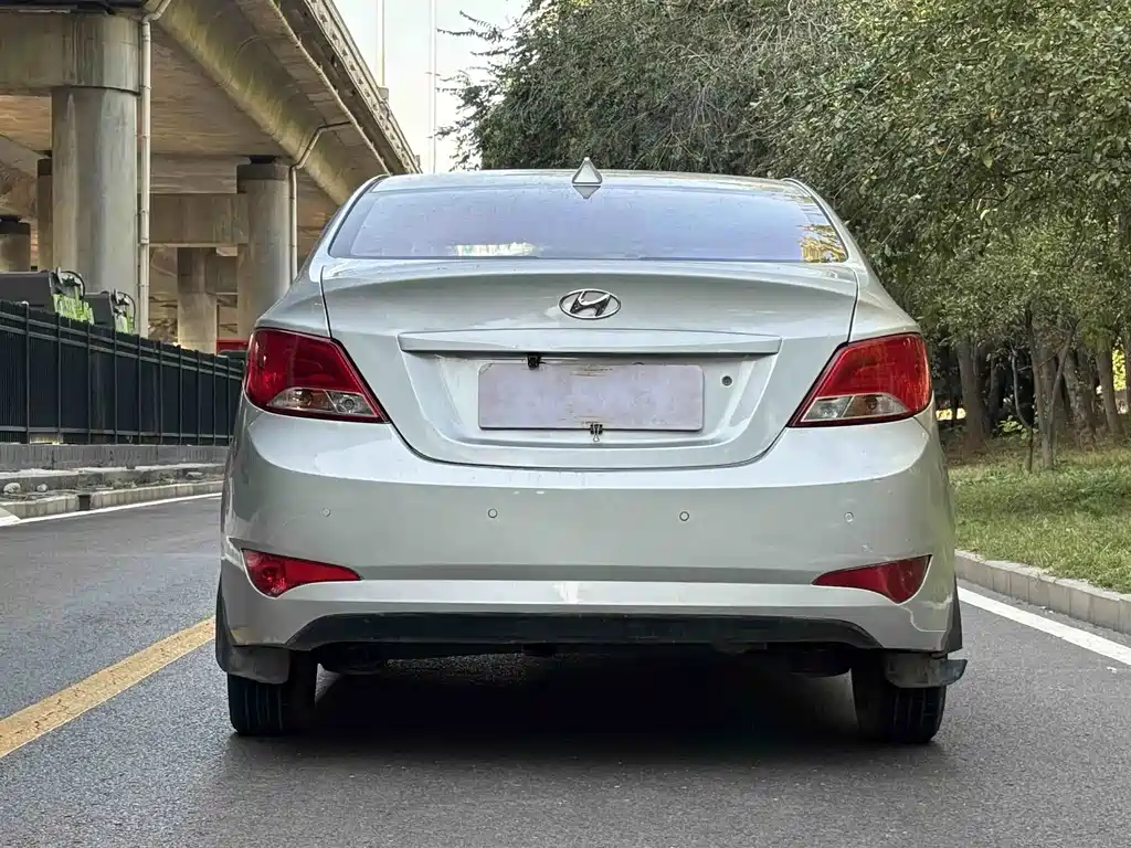 Hyundai Verna — миниатюра 5