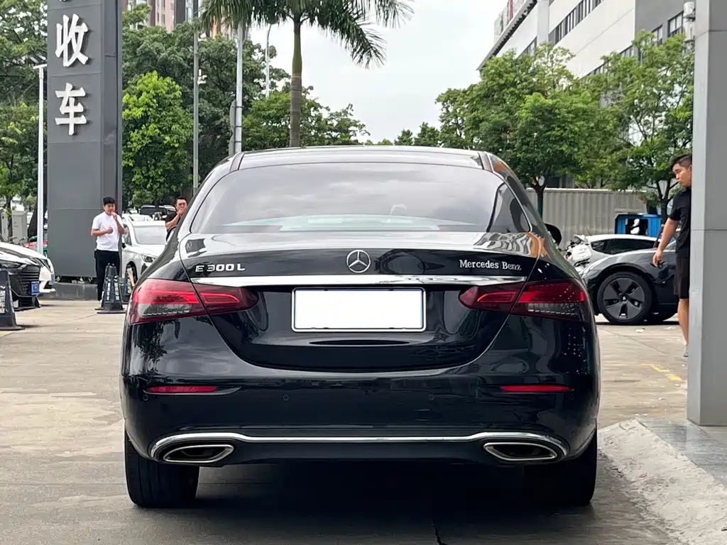 Mercedes-Benz E-Class — миниатюра 3