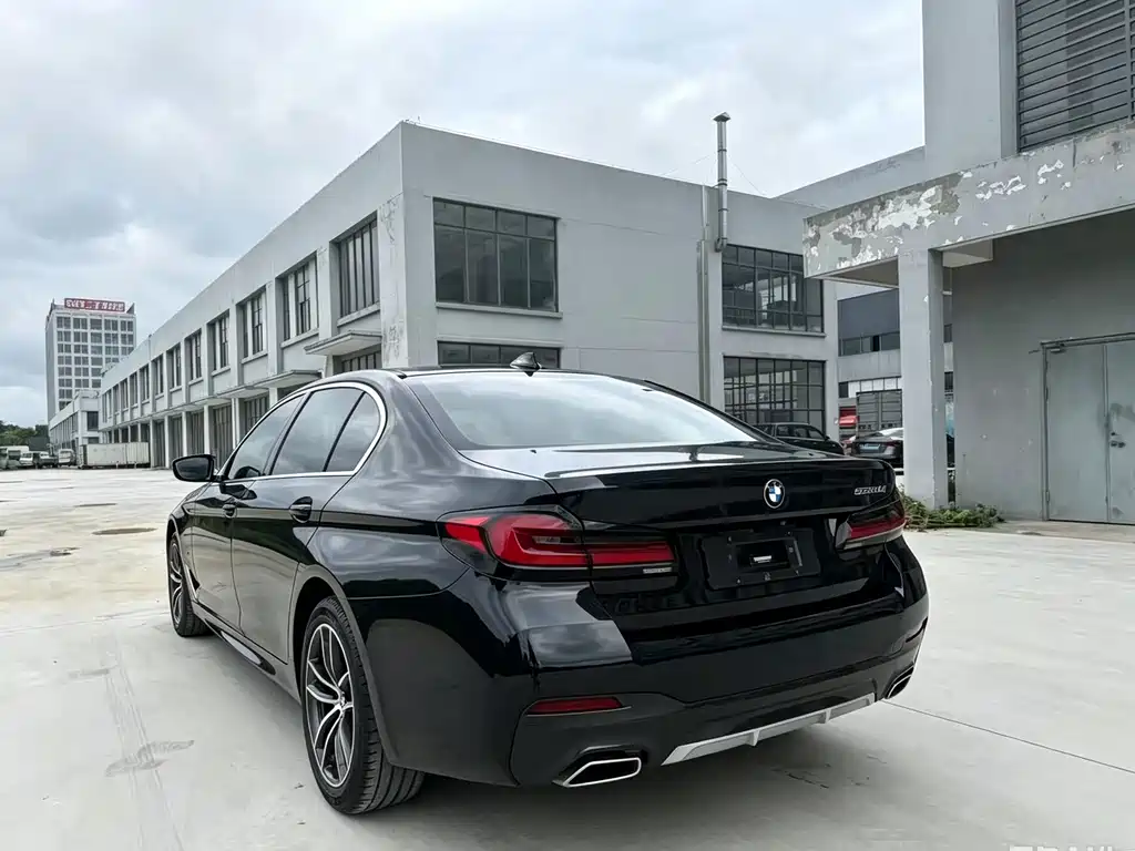 BMW 5 Series — миниатюра 9