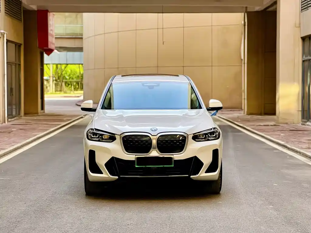 BMW iX3 2024 Lead