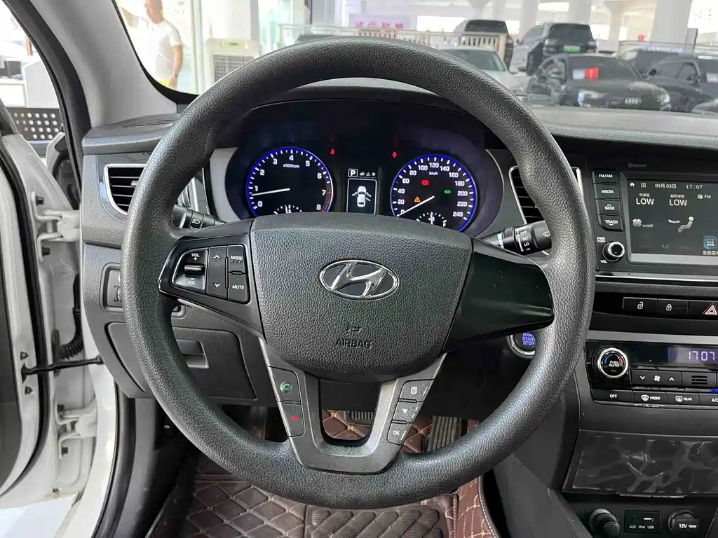 Hyundai Mistra — миниатюра 20