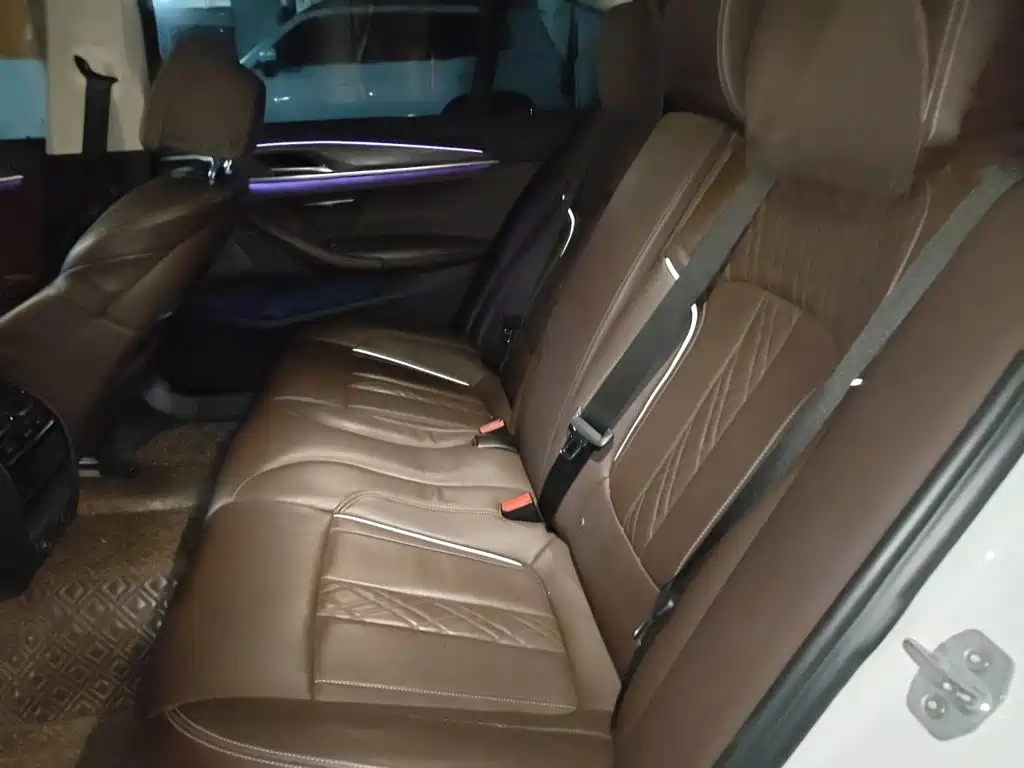 BMW 5 Series New Energy — миниатюра 18