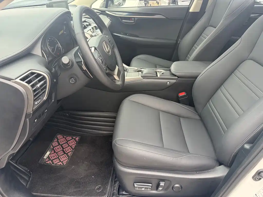Lexus NX 2018 300h V