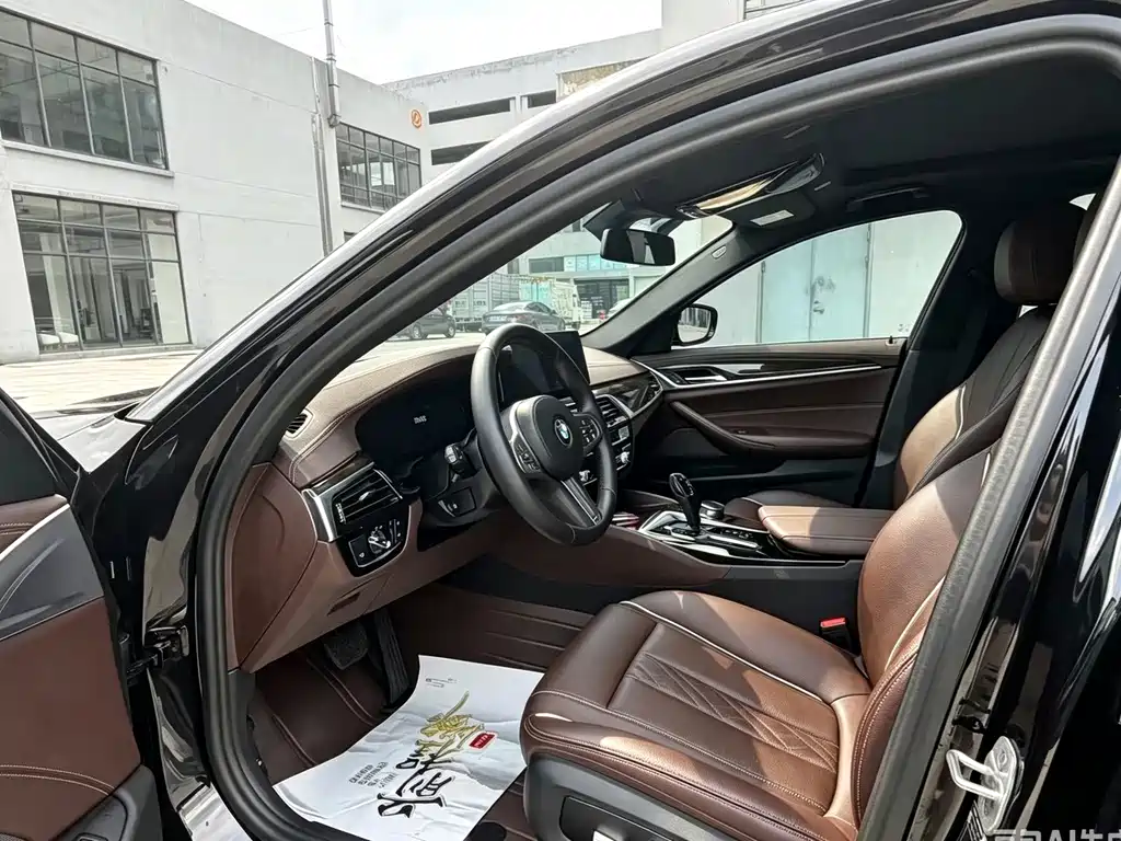 BMW 5 Series — миниатюра 4