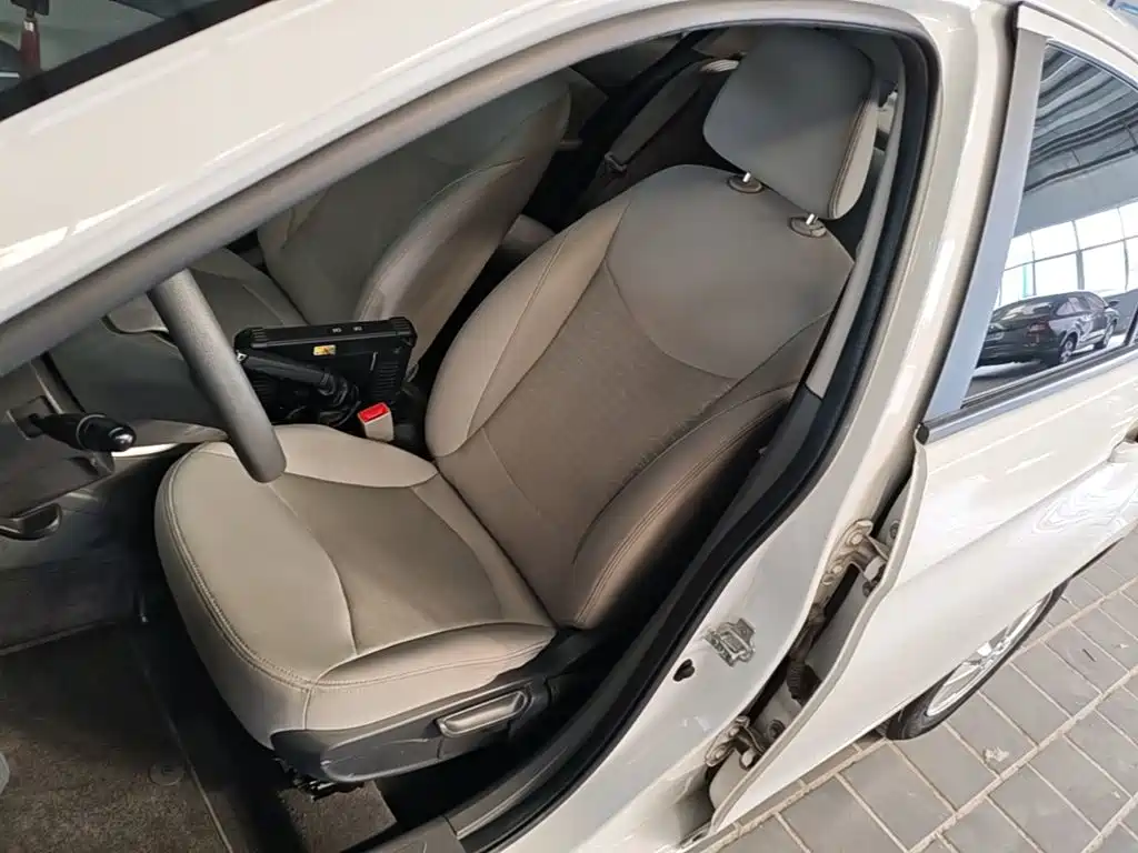 Chevrolet Sail — миниатюра 15