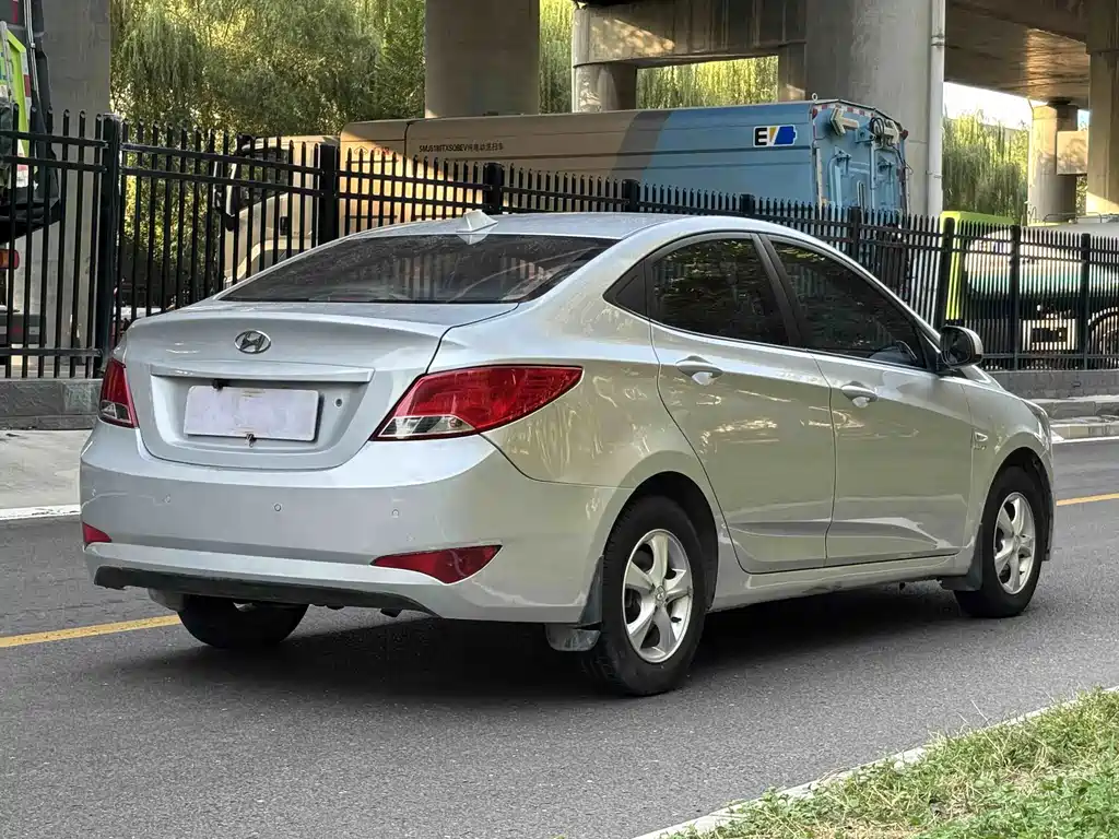 Hyundai Verna — миниатюра 6