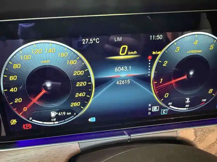 Mercedes-Benz E-Class — миниатюра 7