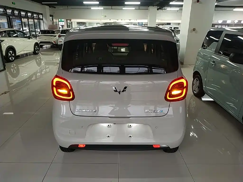 Wuling MINIEV — миниатюра 6
