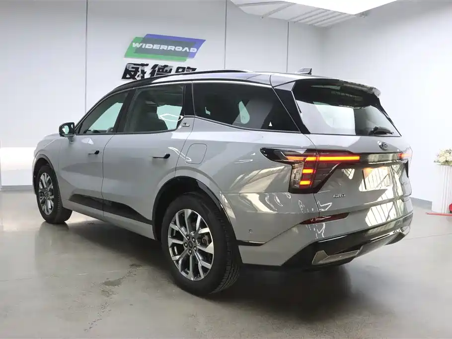 Ford Edge 2023 L 2.0T EcoBoost мест