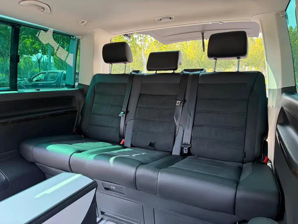 Volkswagen Multivan — миниатюра 9