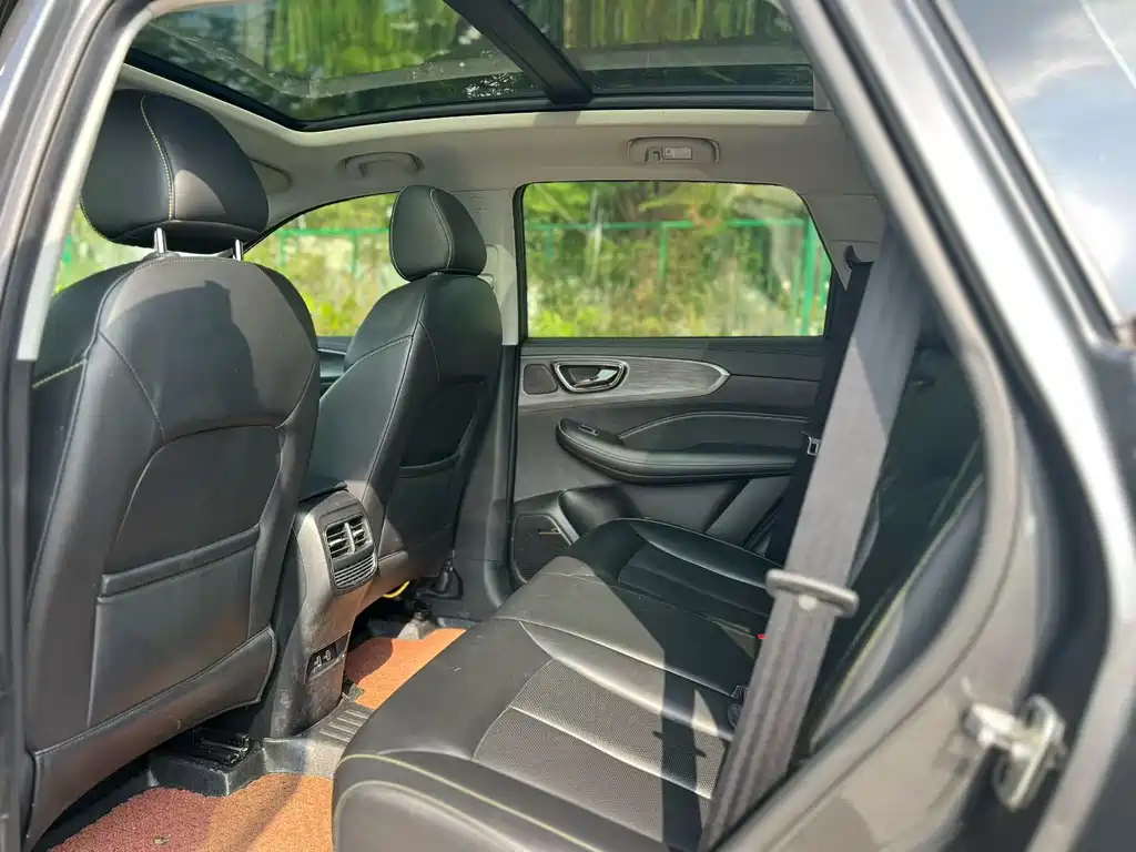 Roewe RX5 — миниатюра 6