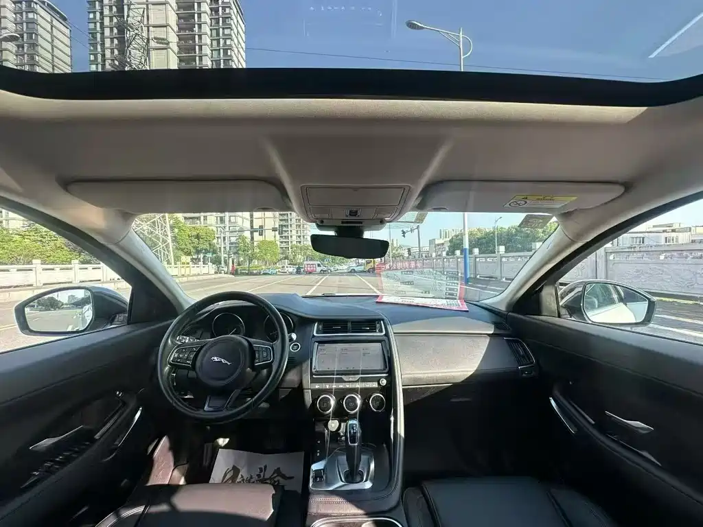 Jaguar E-PACE — миниатюра 4