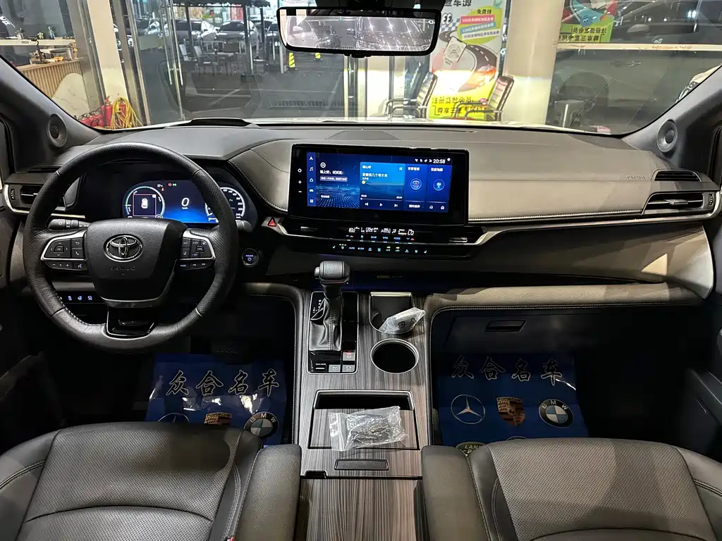 Toyota Granvia — миниатюра 10