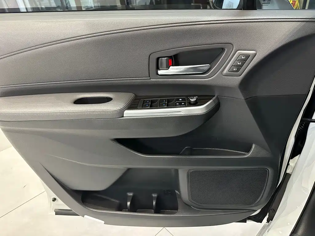 Toyota Granvia — миниатюра 19