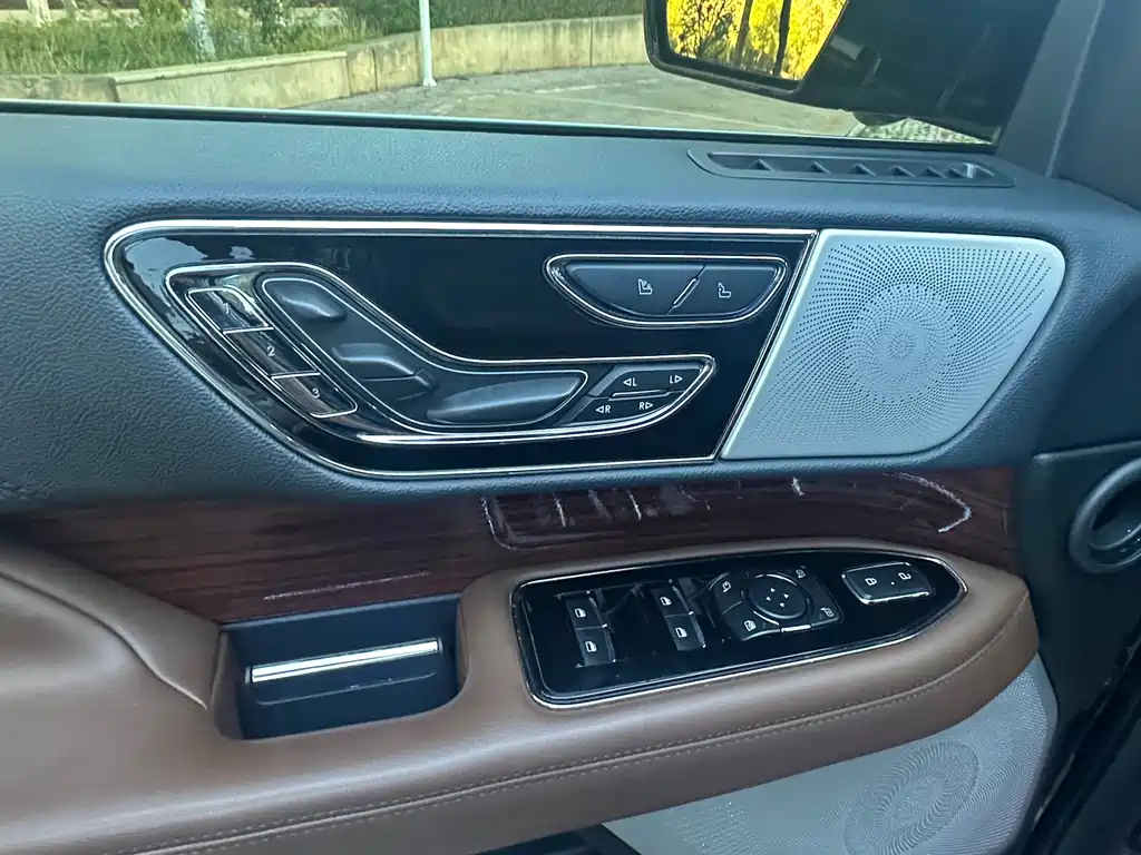 Lincoln Navigator — миниатюра 10