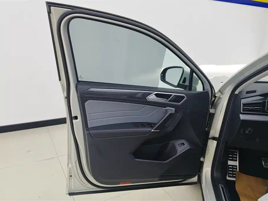 Volkswagen Tiguan L L 2022 330TSI AT R-Line Flagship