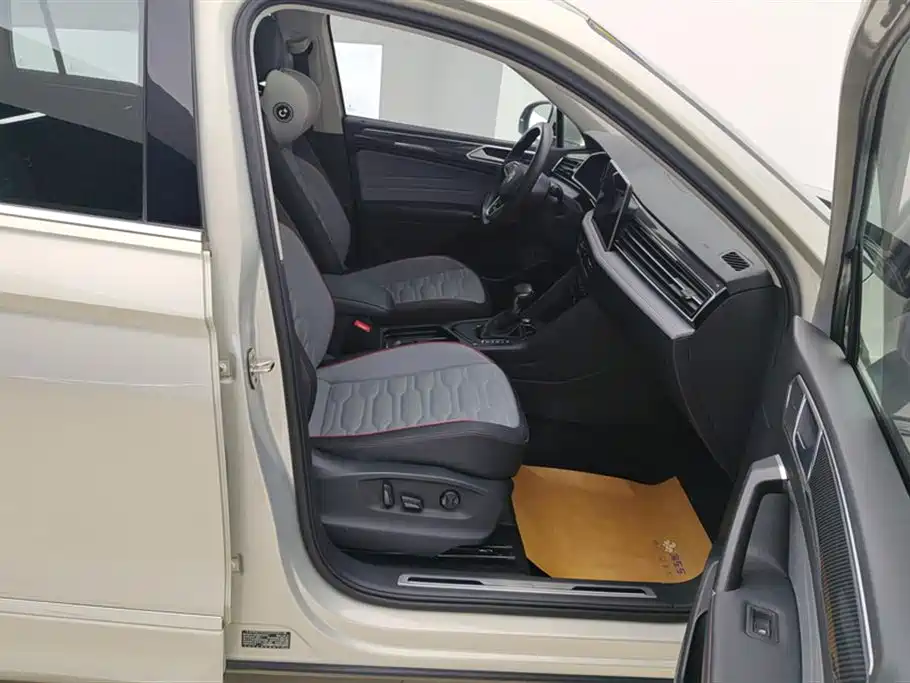 Volkswagen Tiguan L L 2022 330TSI AT R-Line Flagship