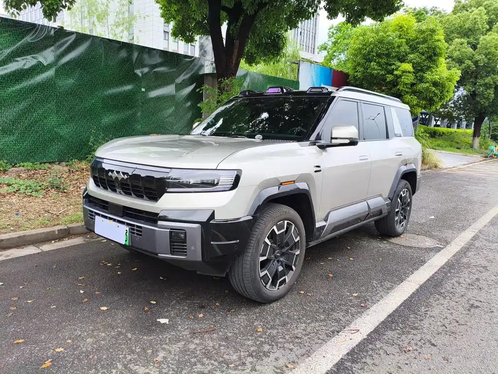 Fang Cheng Bao Leopard 8 2025