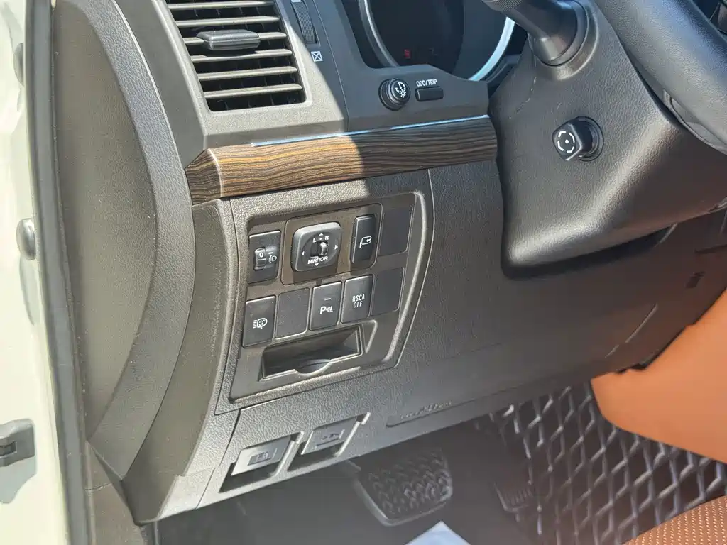 Toyota Land Cruiser — миниатюра 14