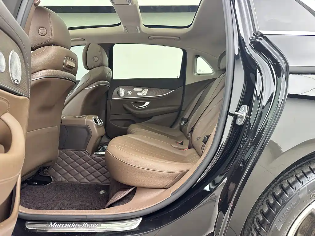 Mercedes-Benz E-Class — миниатюра 12