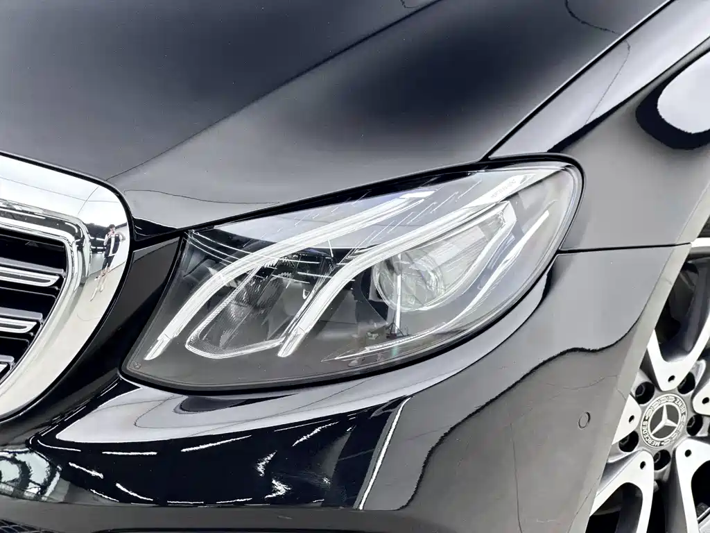 Mercedes-Benz E-Class — миниатюра 7