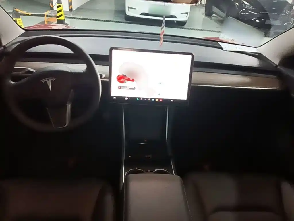 Tesla Model 3 — миниатюра 10