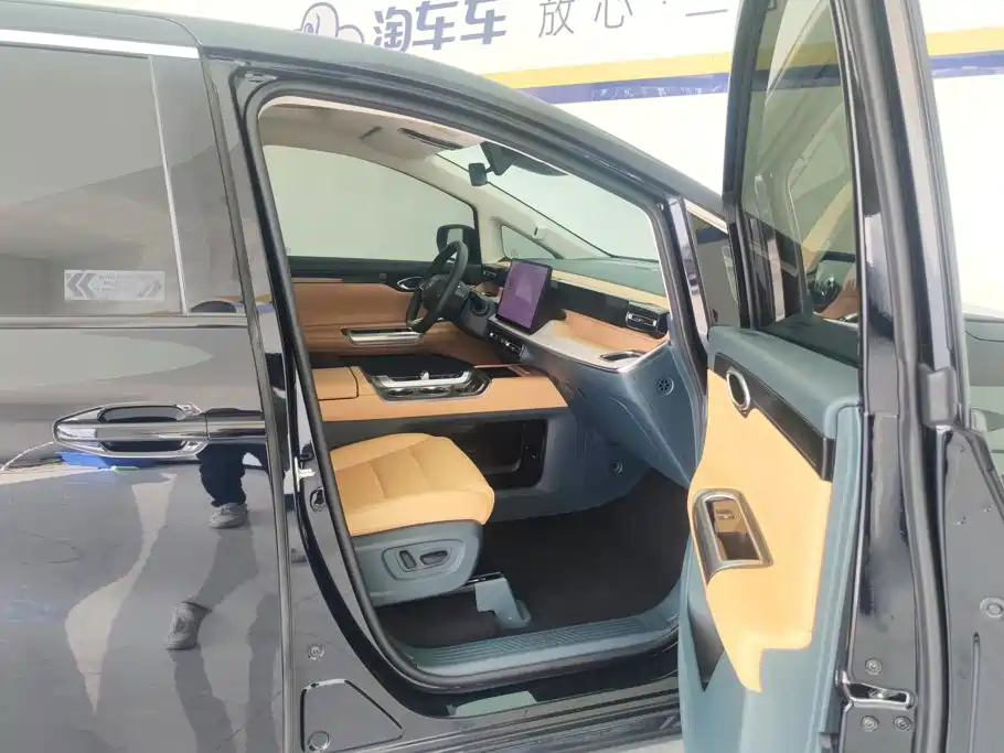 GAC Motor 传祺E8 PHEV — миниатюра 8