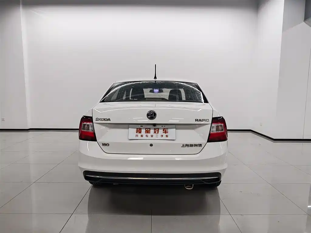 Skoda Rapid — миниатюра 5
