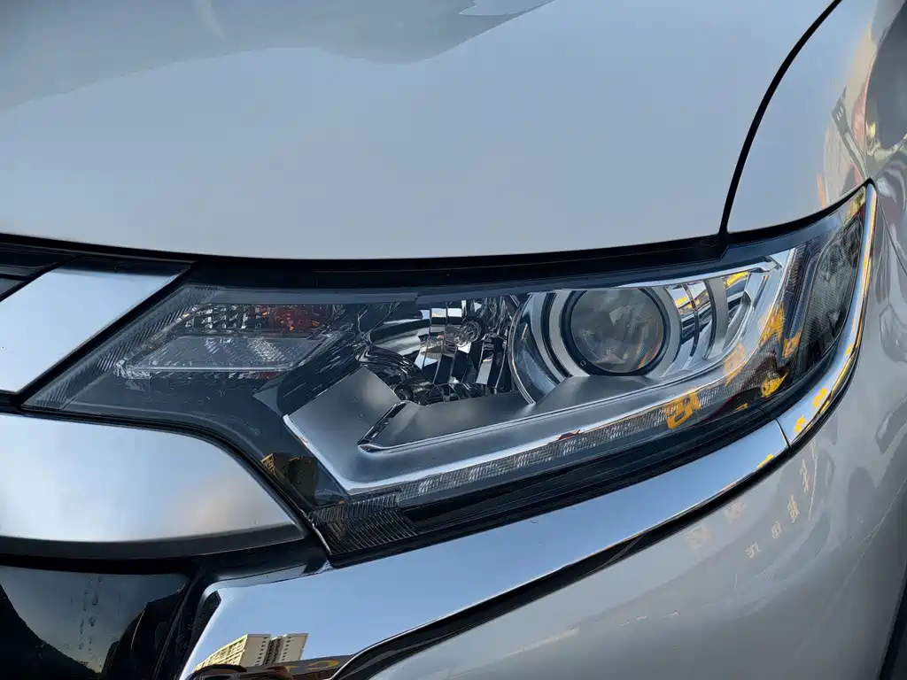 Mitsubishi Outlander — миниатюра 20