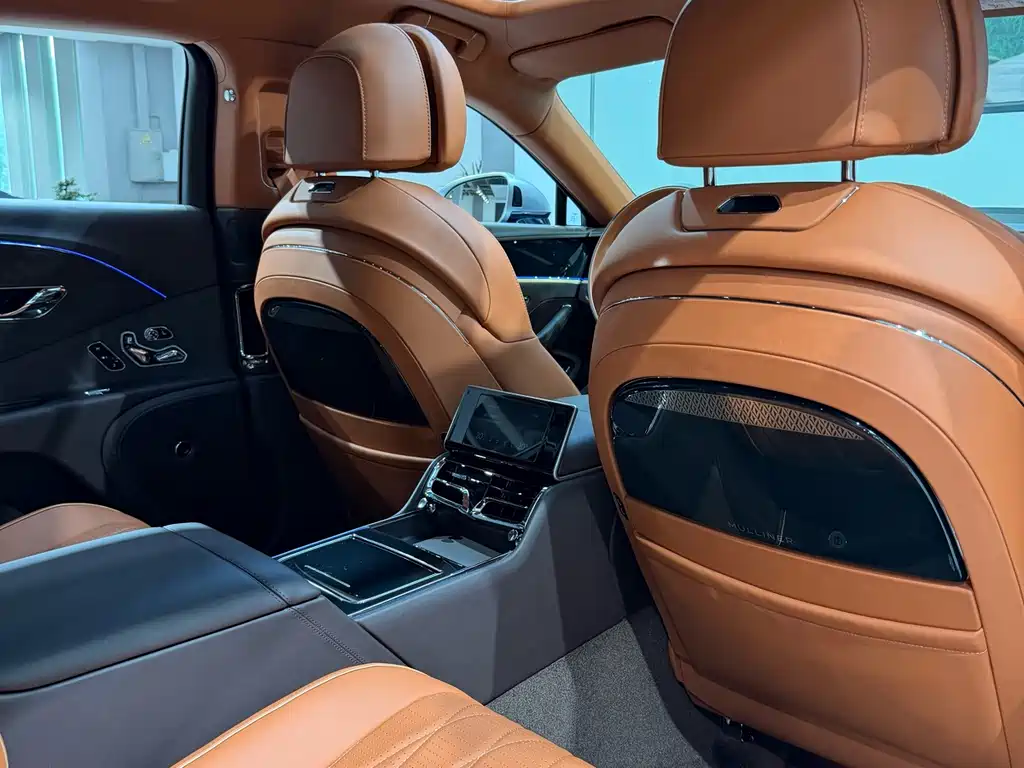 Bentley Flying Spur PHEV — миниатюра 10