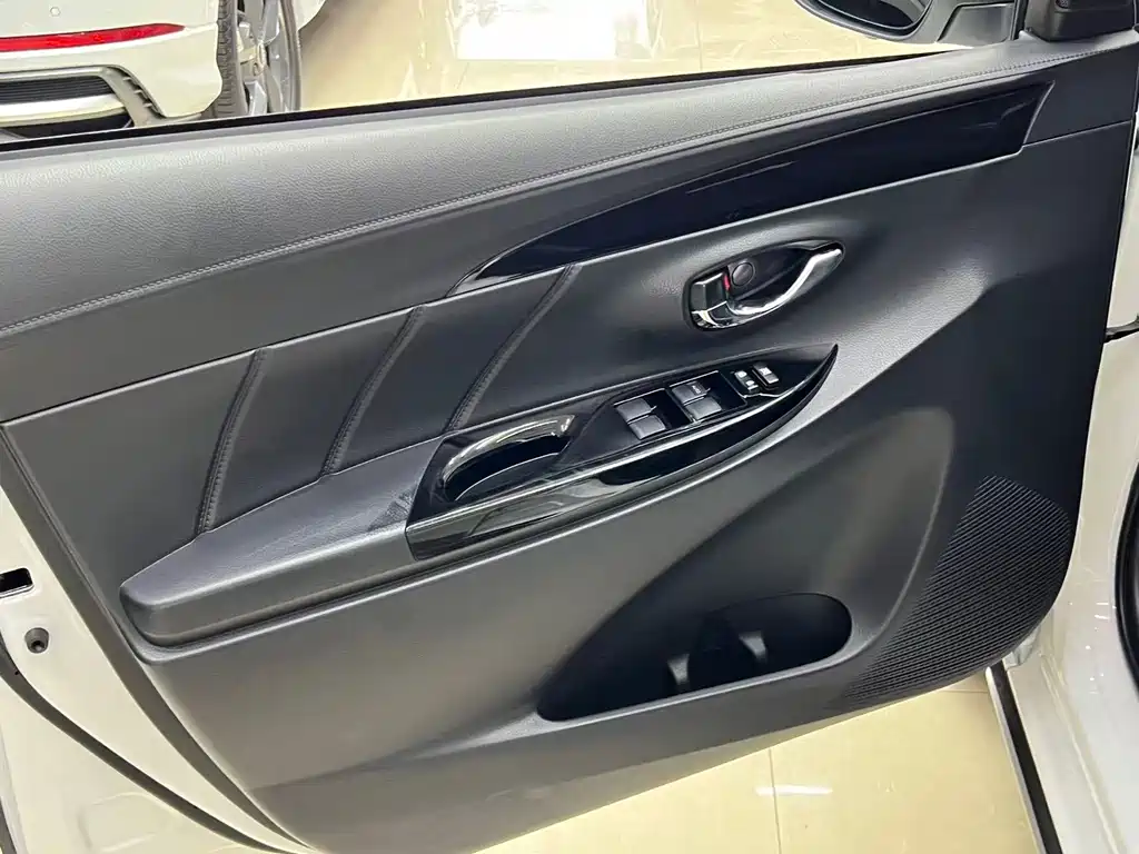 Toyota Yaris L — миниатюра 14