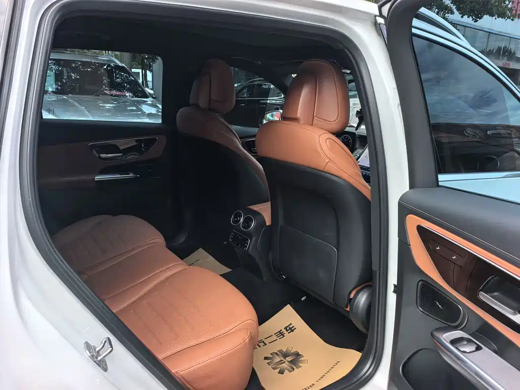 Mercedes-Benz GLC 2023 GLC 300 L 4MATIC 5 мест