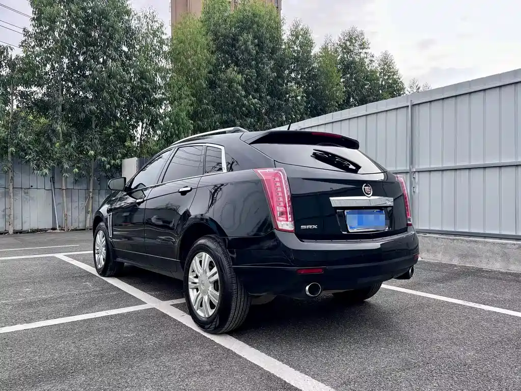 Cadillac SRX — миниатюра 6