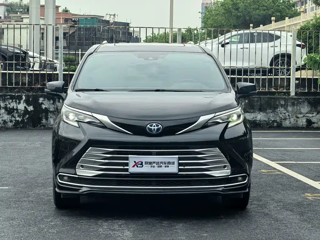 Toyota Sienna — миниатюра 2
