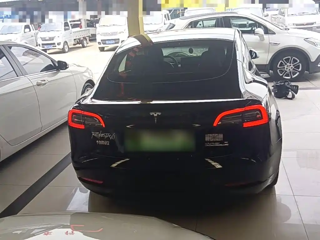 Tesla Model 3 — миниатюра 6