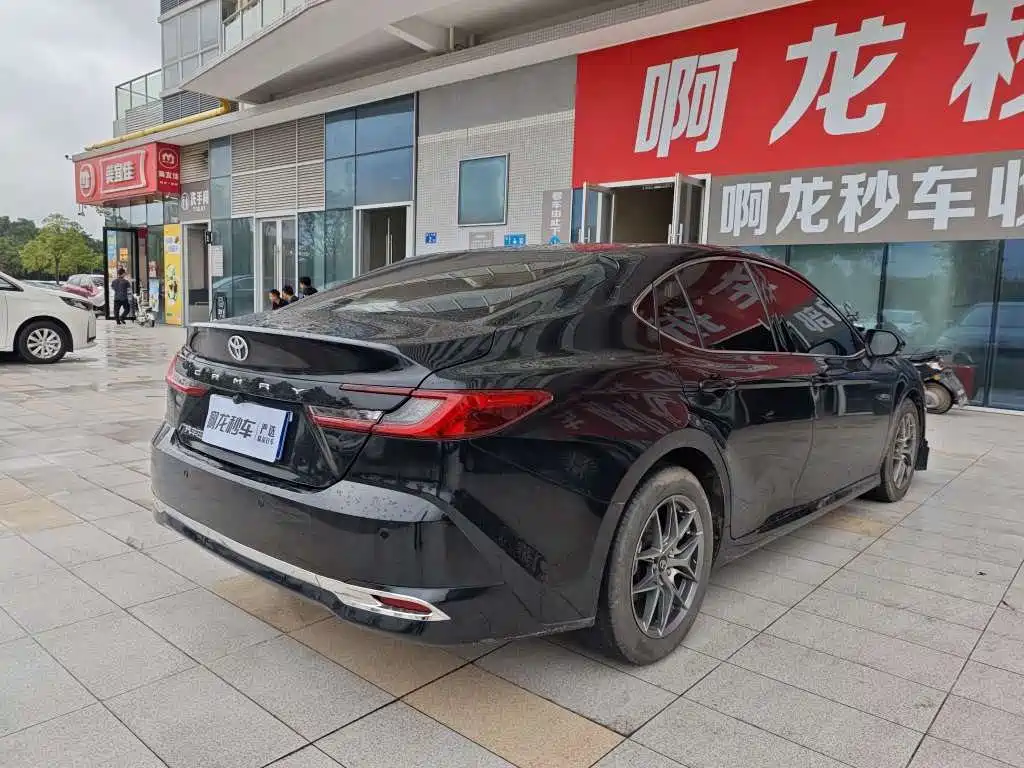 Toyota Camry — миниатюра 5
