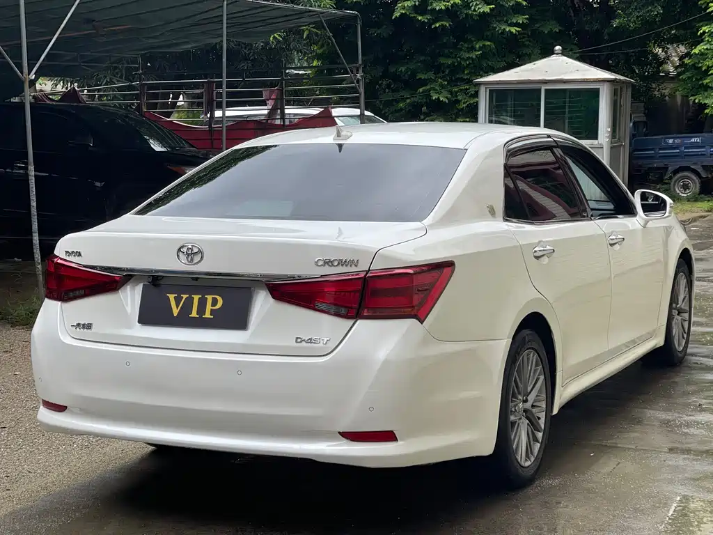 Toyota Crown — миниатюра 7