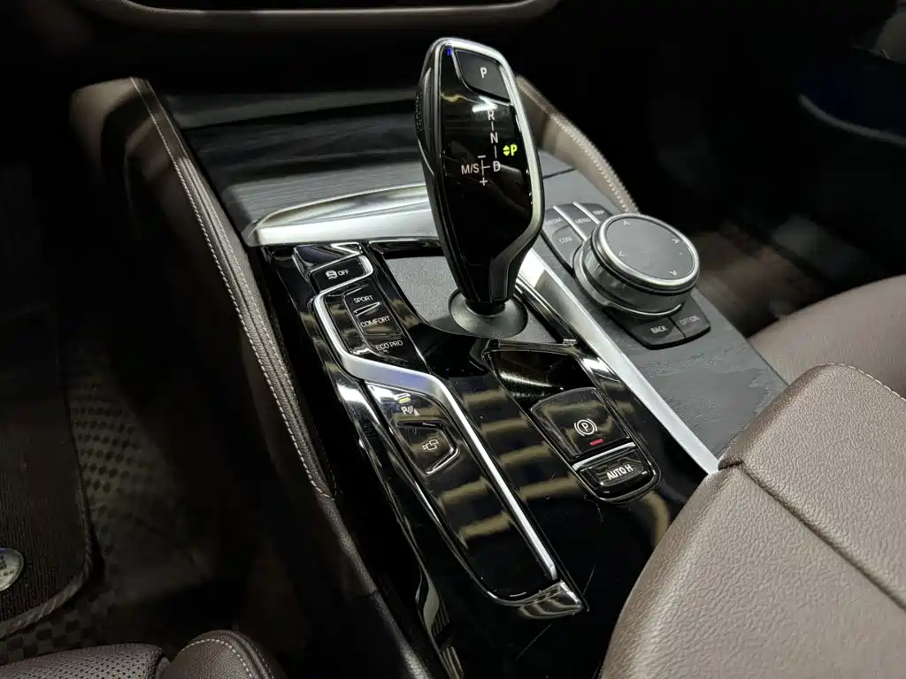 BMW 5 Series — миниатюра 16