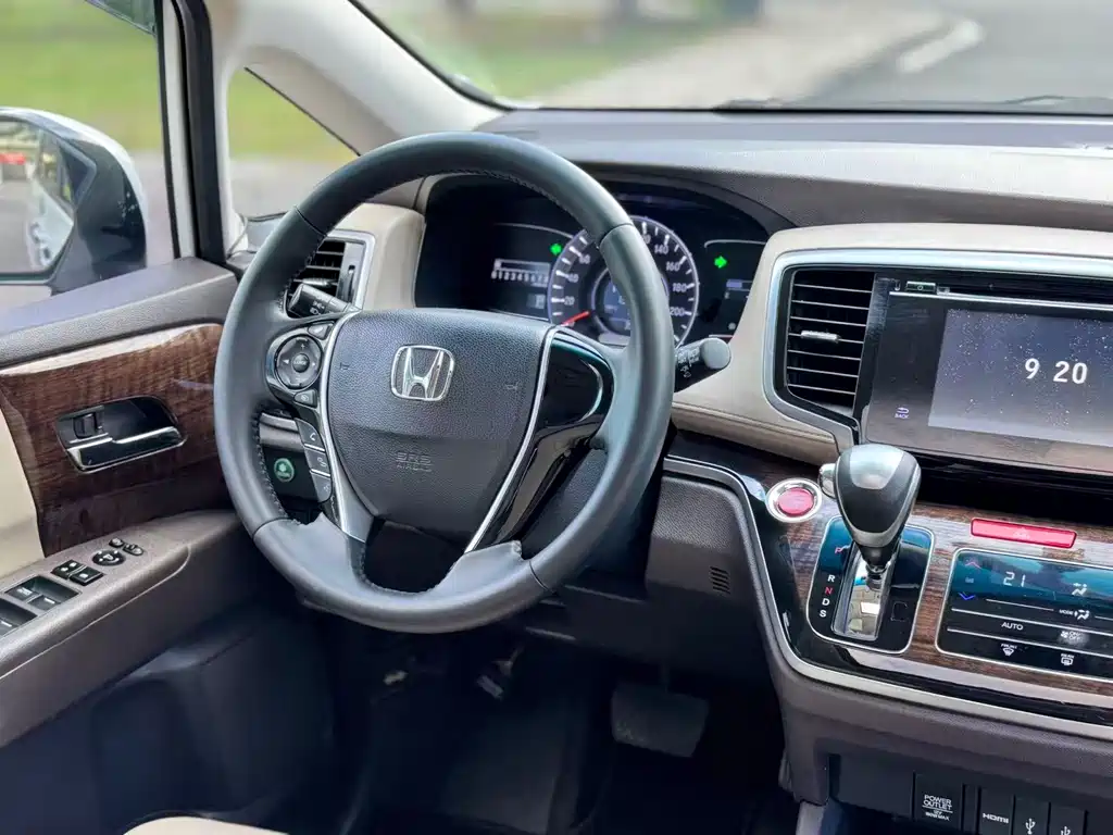 Honda Odyssey 2.4L Luxury Edition, фото 10