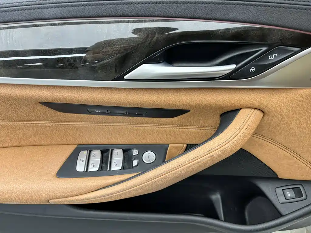 BMW 5 Series — миниатюра 17