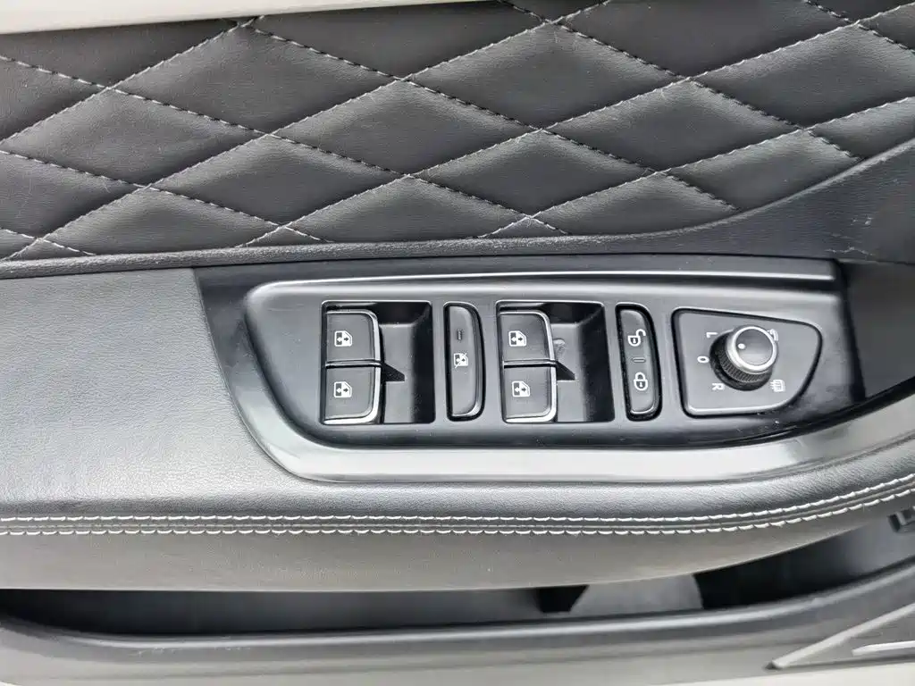 Hongqi Hongqi HS7 — миниатюра 9