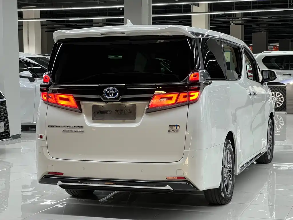 Toyota Vellfire — миниатюра 4