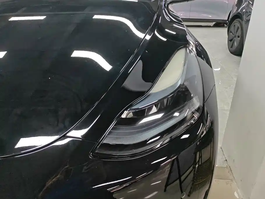 Tesla Model Y — миниатюра 5