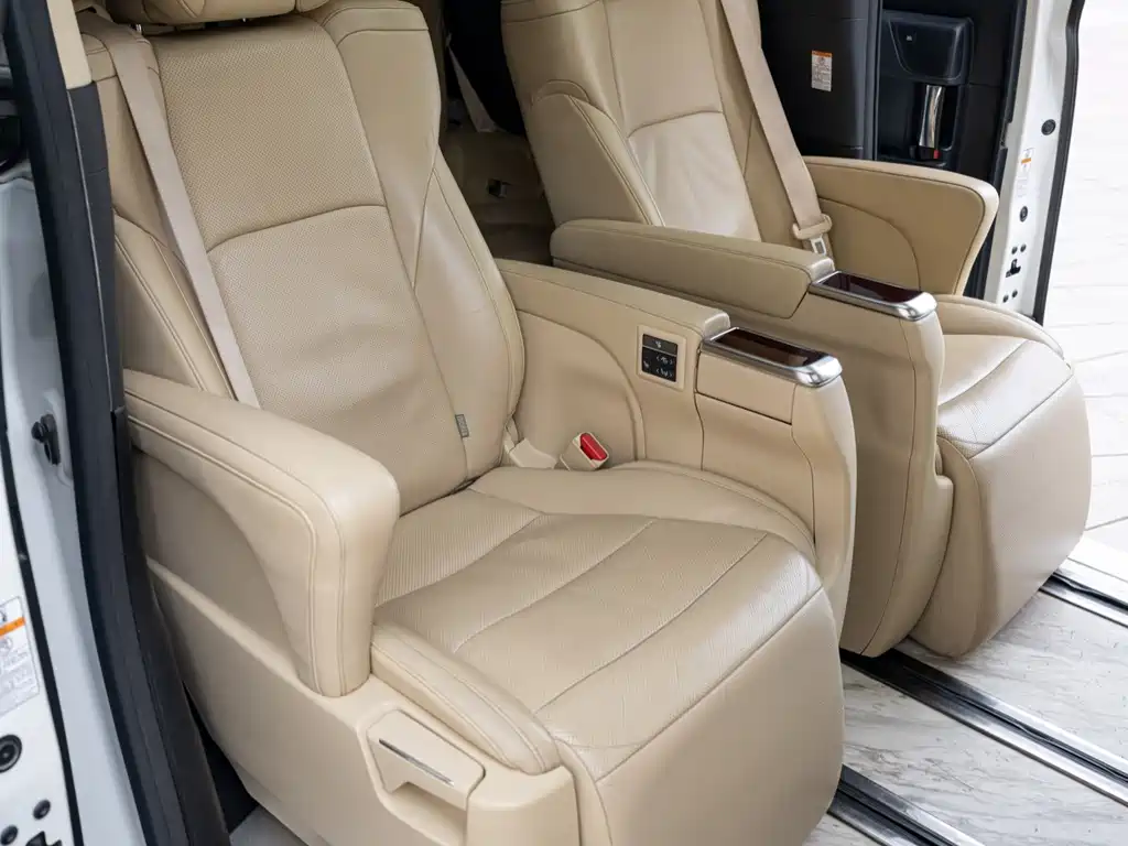 Toyota Alphard — миниатюра 21