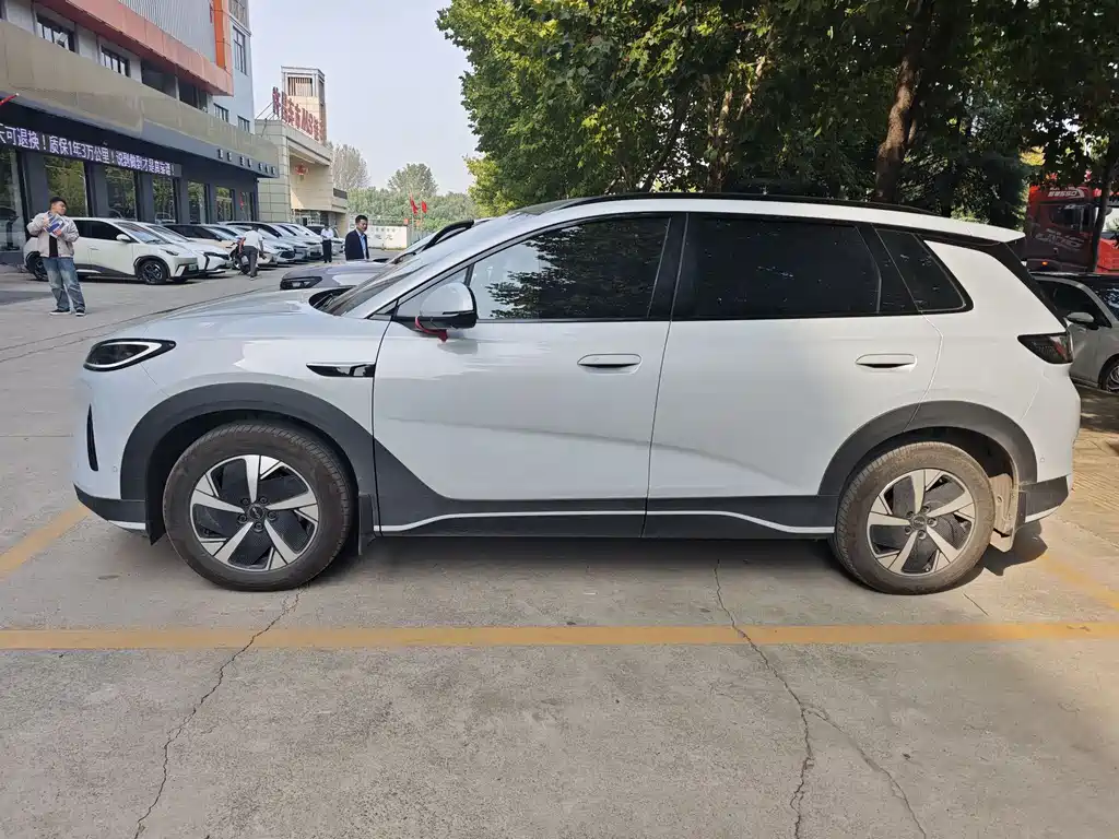 BYD Sealion 05 EV — миниатюра 4