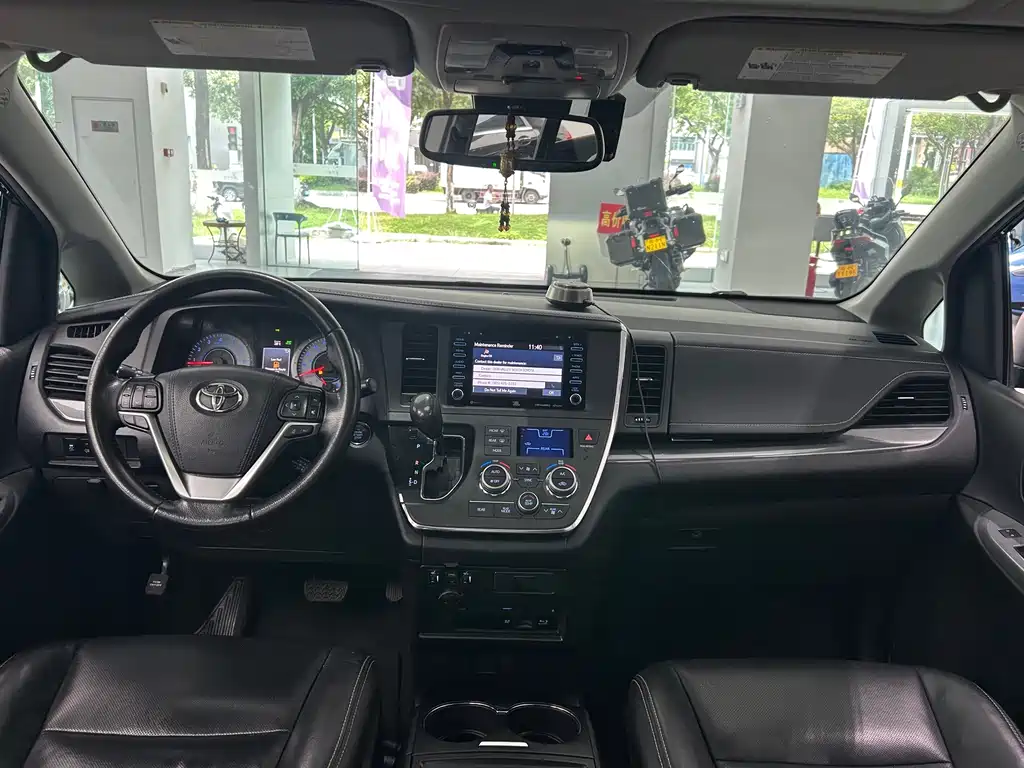 Toyota Sienna — миниатюра 4